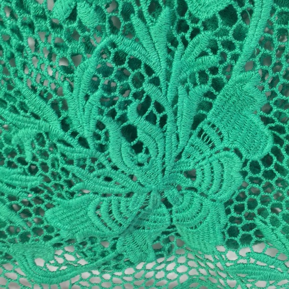 Green Abercrombie & Fitch Lace Crop Tank - Picture 2 of 6